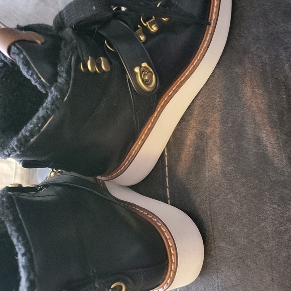 COACH BLACK LEATHER WITH ANTIQUED BRASS COACH C HARDWARE SIZE 5 - Picture 6 of 7